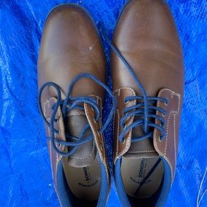 Boys size 6 Sonoma Casual/Dress shoe